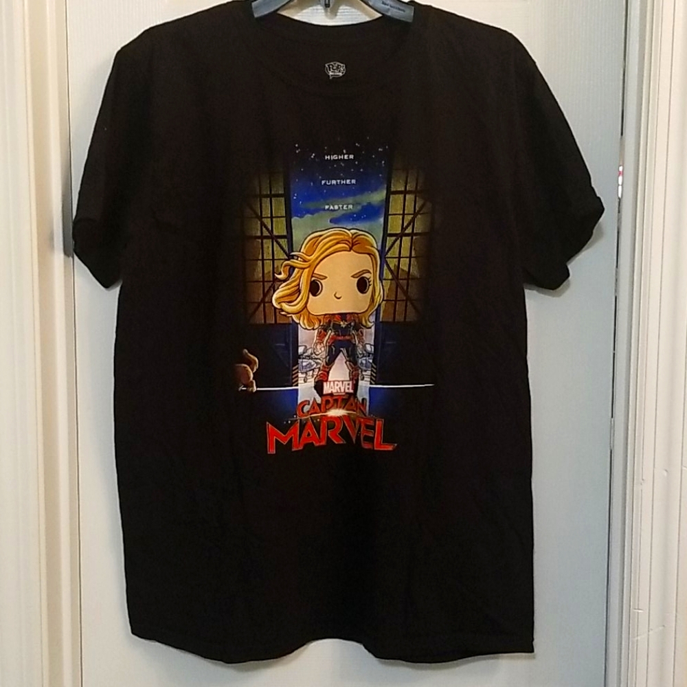 Mens Captain marvell POPS logo Tee